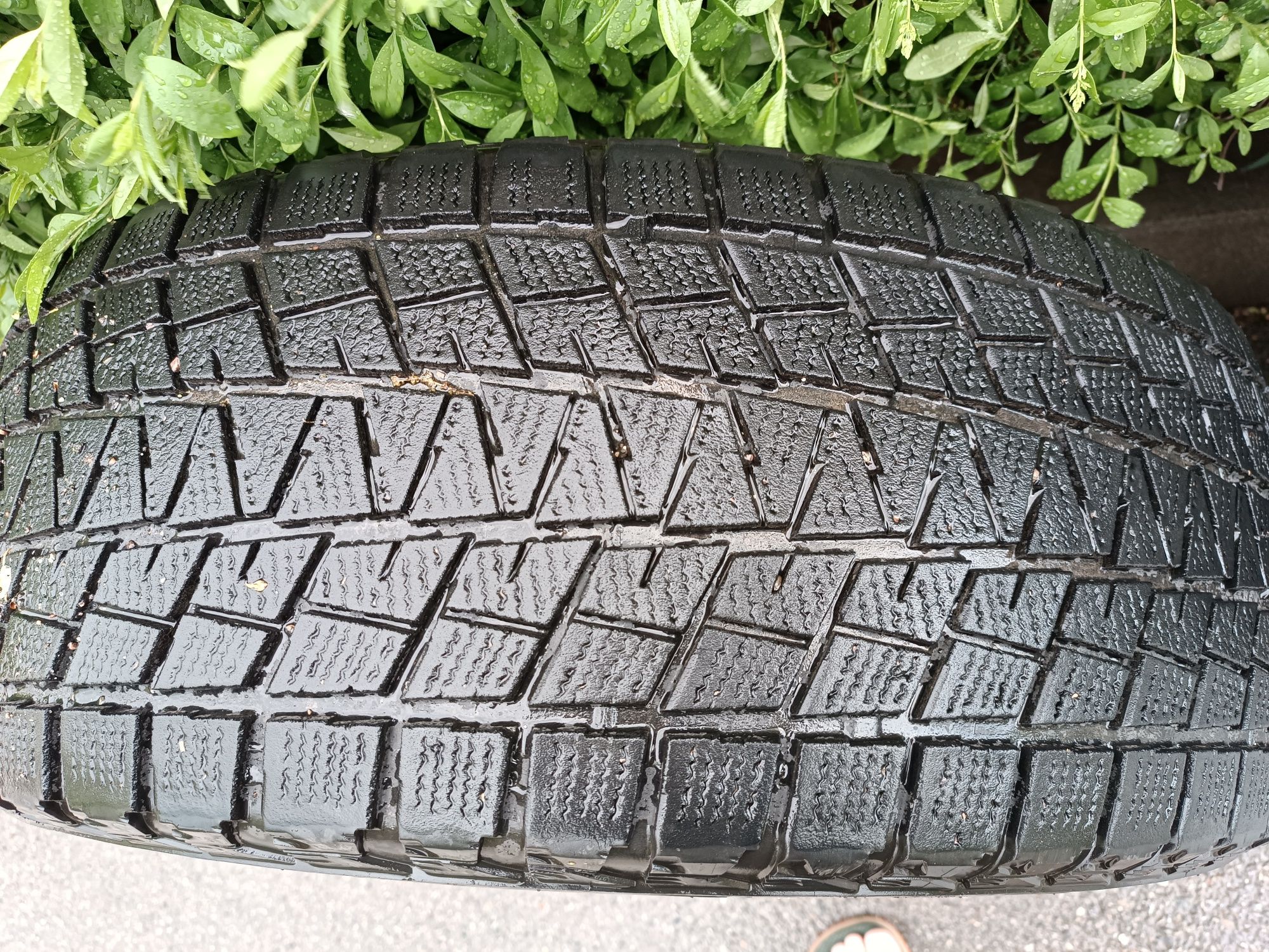 Bridgestone blizzak 285 65 R17