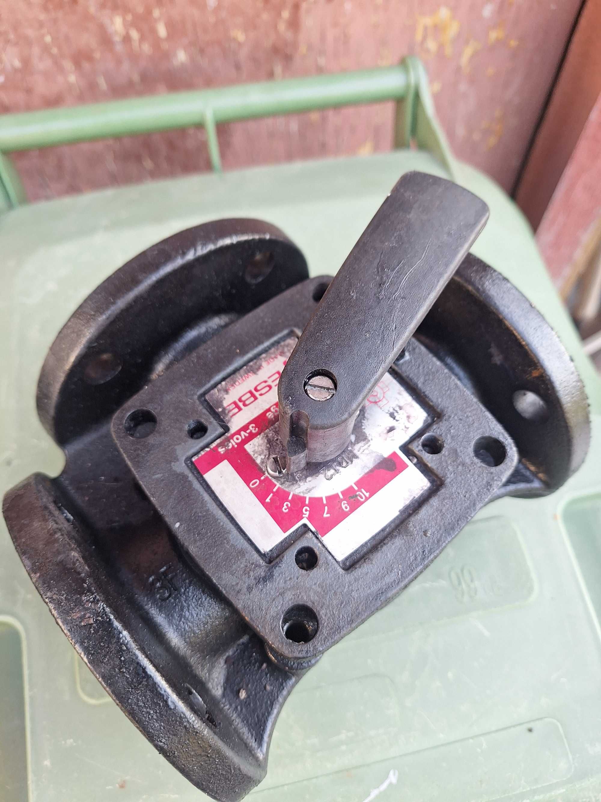 VANA CU 3 CAI DN40 FONTA FLANSE 3F ESBE 1110 0400 ( folosite 1/2 pret)