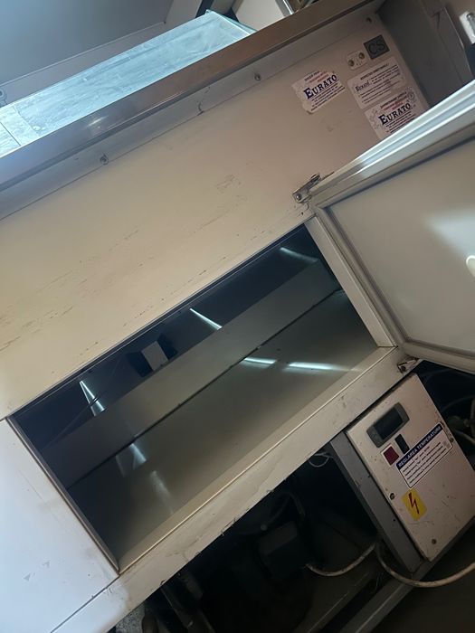 Vitrină-frigider frigorific de magazin