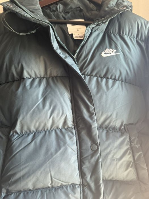 Дамско яке, Nike