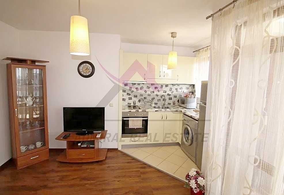 Чудесена Локация и Имот! Двустаен- Център