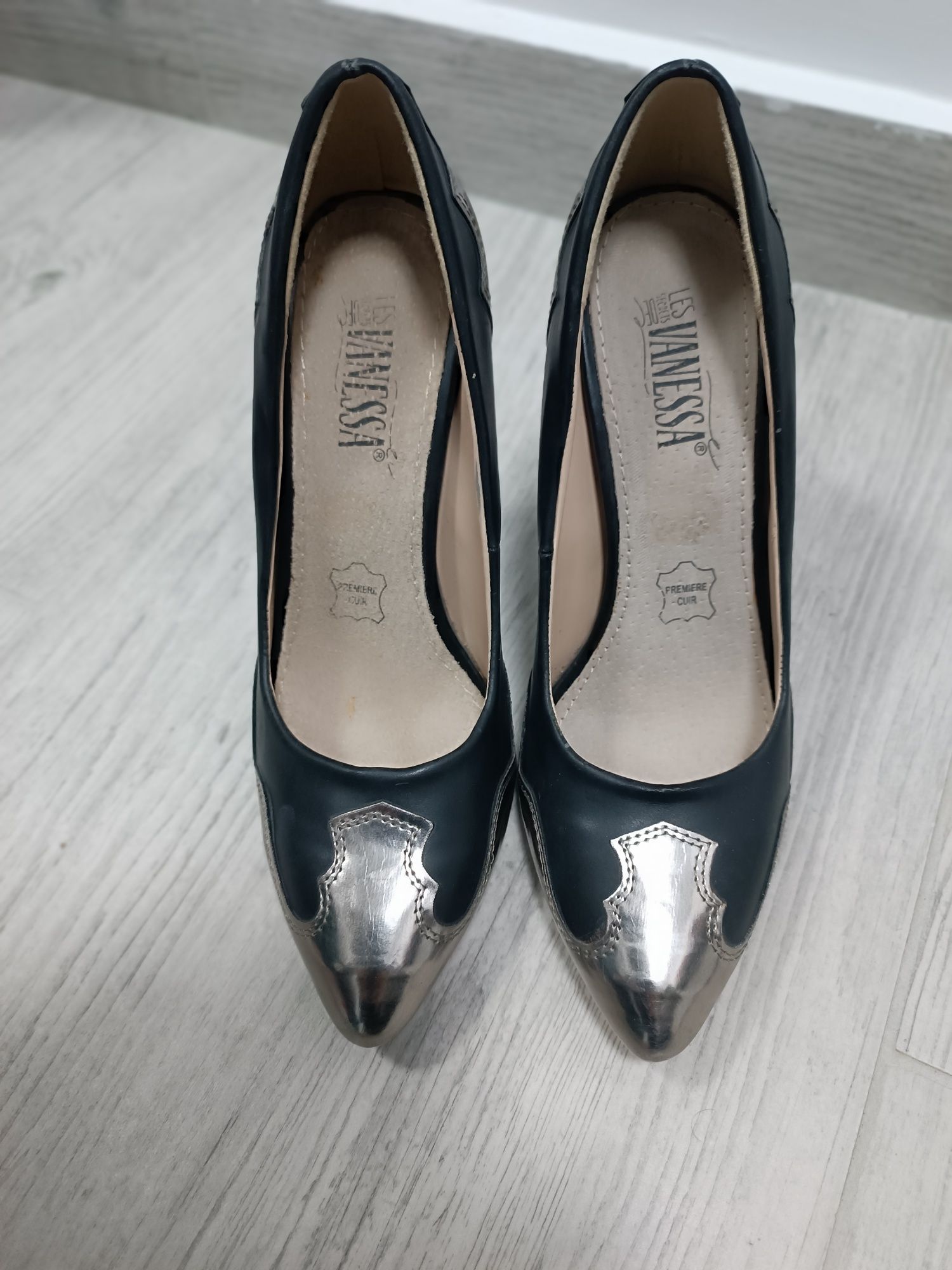 Pantofi stiletto