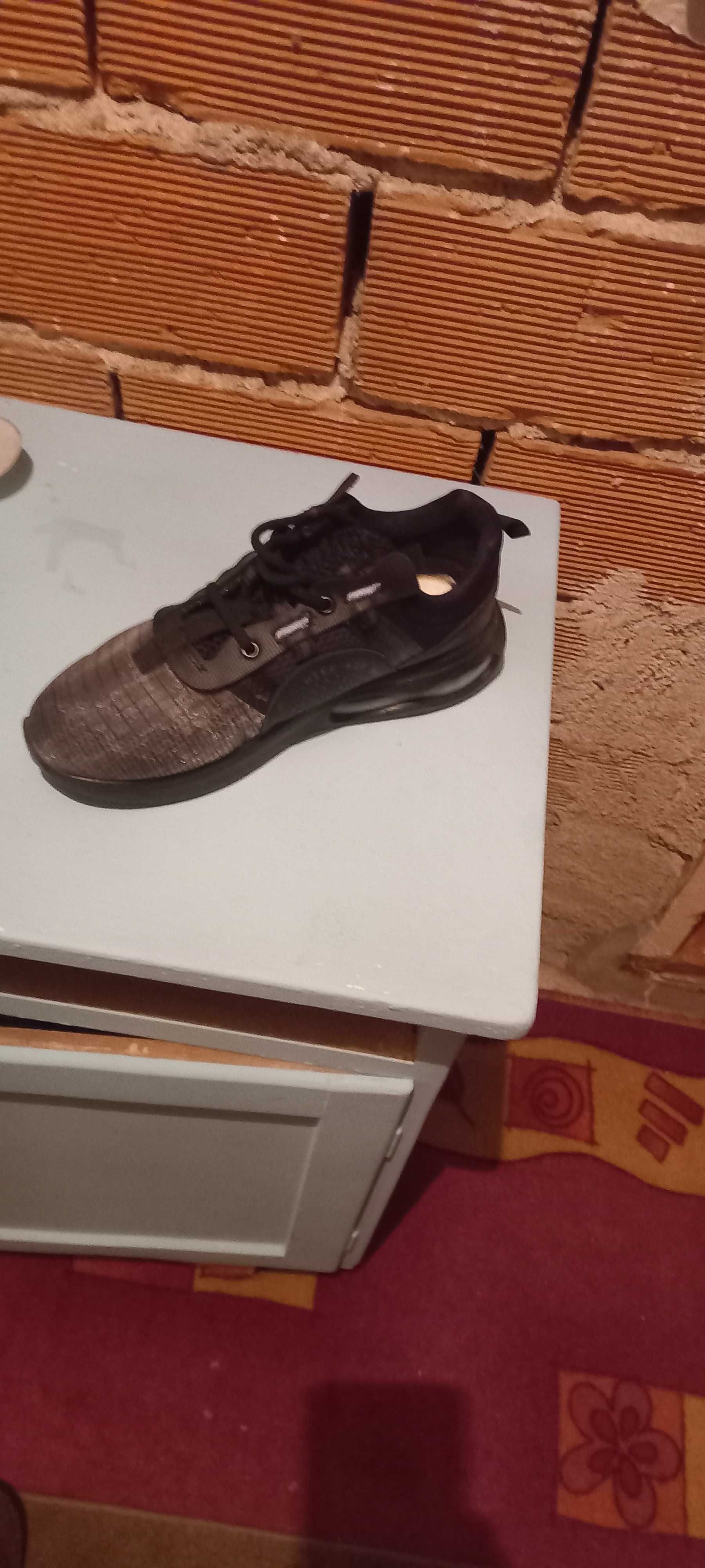 NIKE 41 номер по етикет но отговарящи на 41