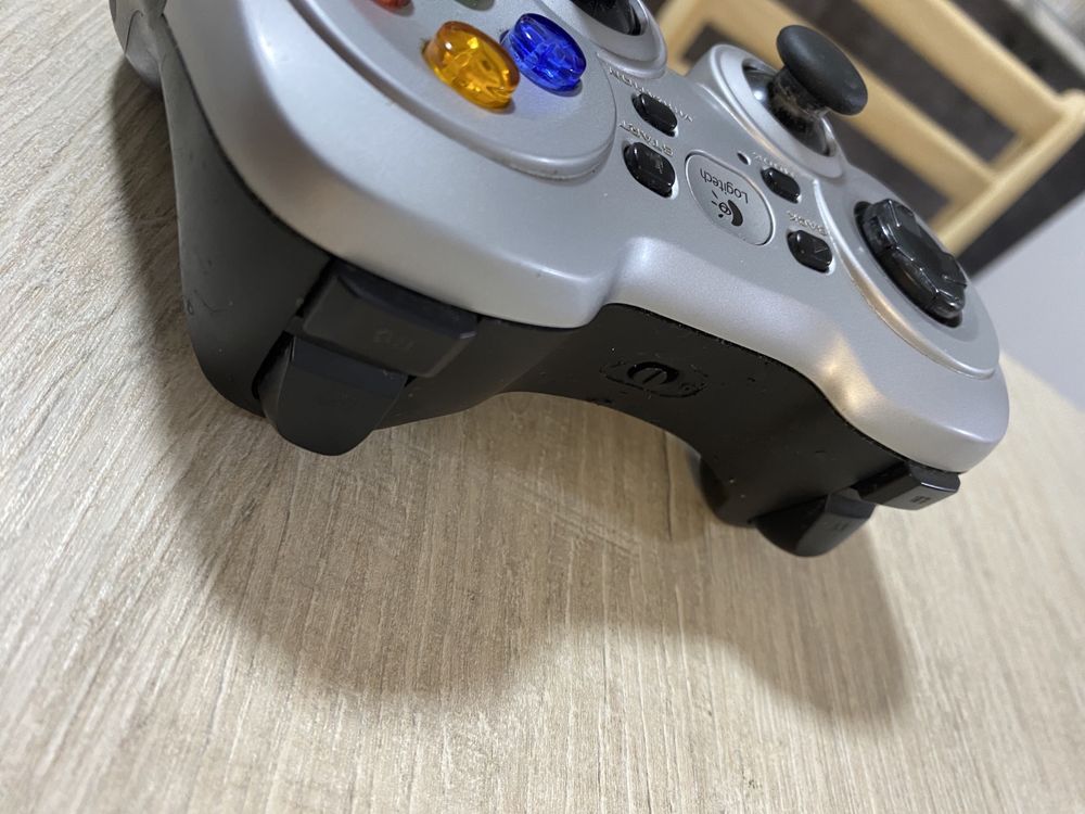 Продам геймпад logitech F710