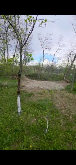 Vând teren intravilan 1700mp