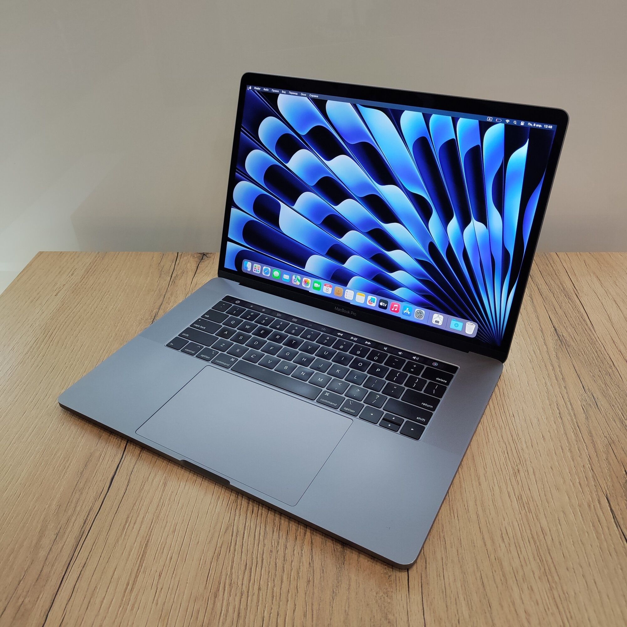 Macbook pro 15 i7, 16gb ram, 512gb ssd