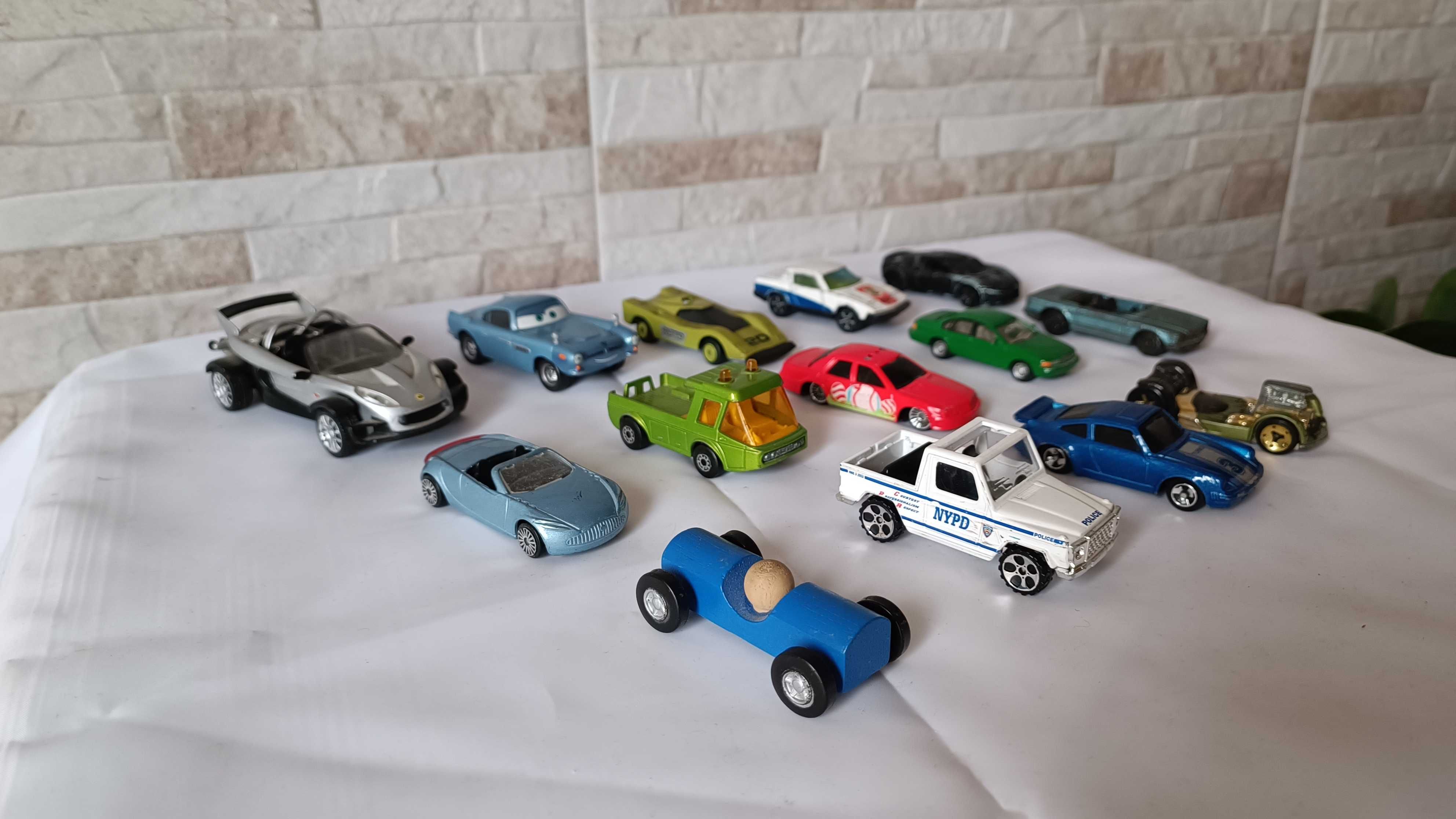 ЛОТ метални колички Matchbox, Maisto, Hot Wheels, Yatming и други