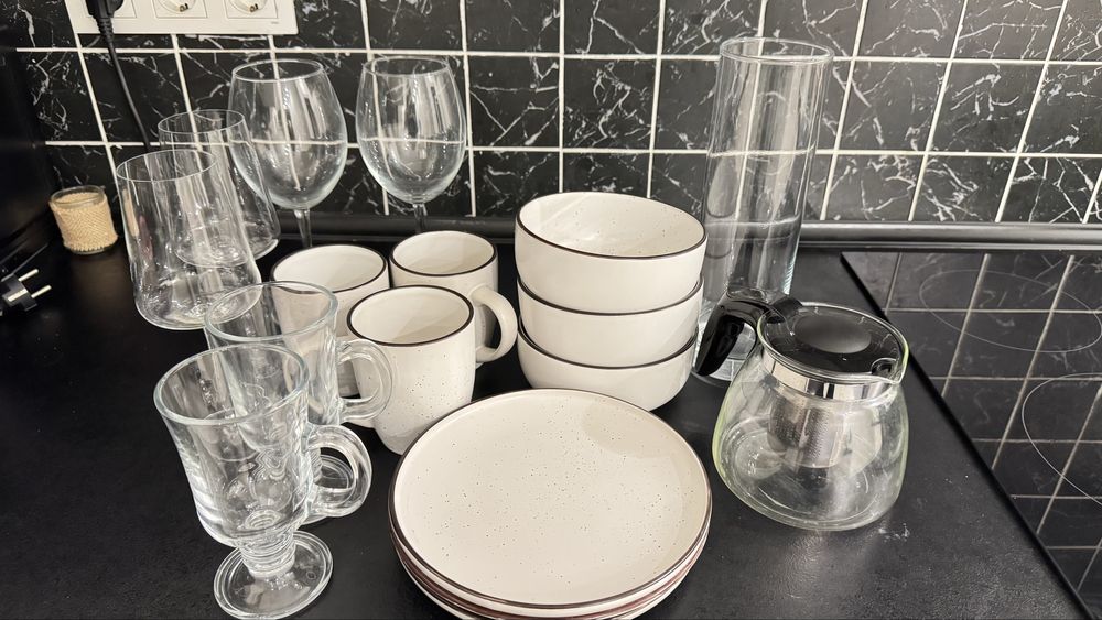 Набор посуды (чашки, тарелки, бокалы)