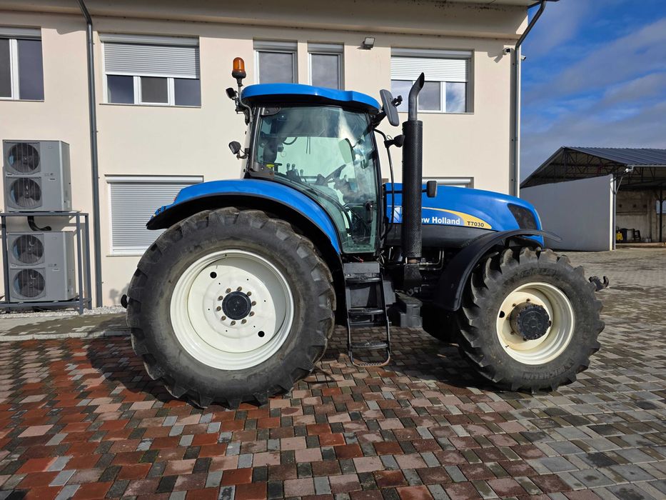 Tractor New Holland T7030