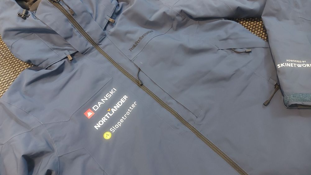 Peak performance ски яке M размер