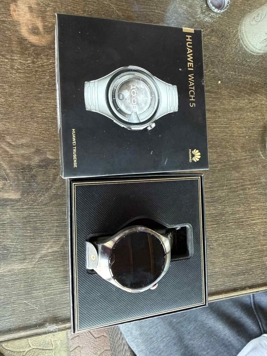 Huawei watch 5 titanium чисто нов с оставаща гаранция 1 година
