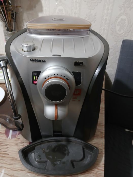 Vând aparat de cafea boabe saeco