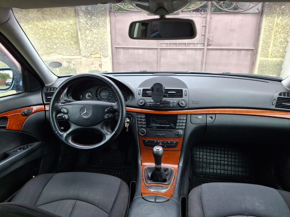Vând E Class 2,2 CDI 2007 facelift cutie manuală.