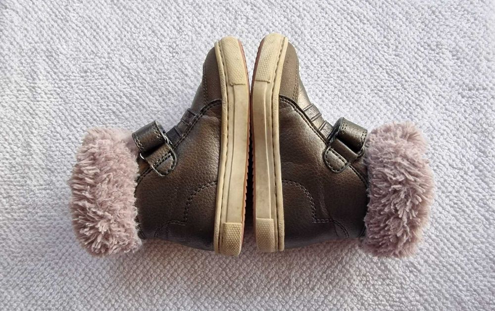 Ботуши, кожа 22 номер,Garvalin / Biomecanics.
Още снимки в коментарите