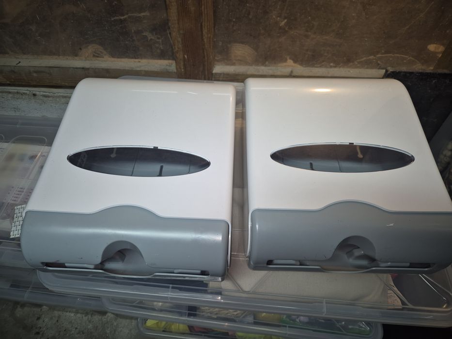 Dispensar hârtie baie