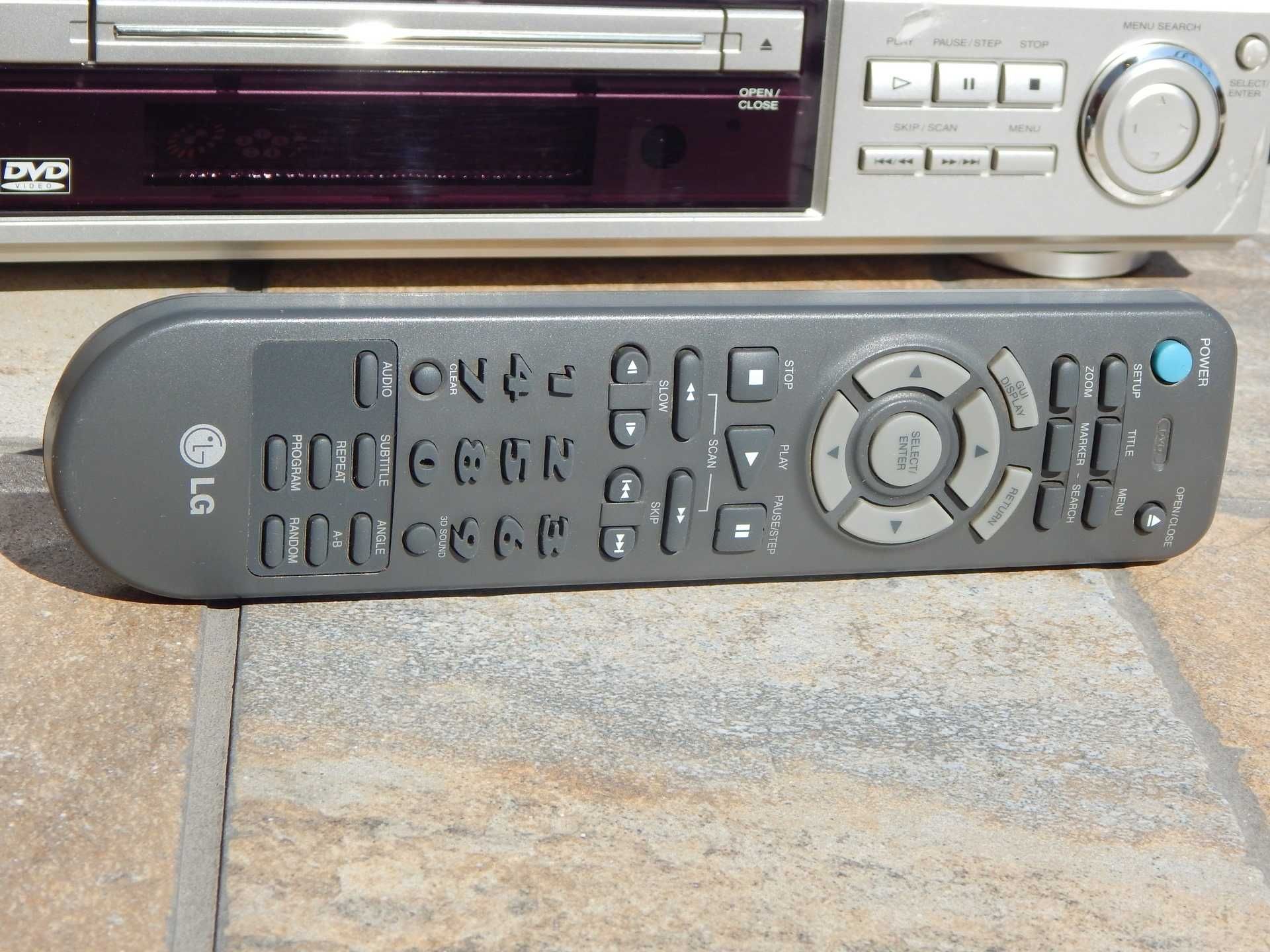 DVD player LG DVD-3000E cu cabluri SCART si audio (fabricat pt UK)