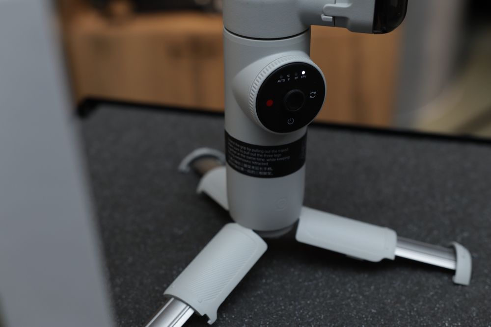 Стабилизатор Insta360 Flow