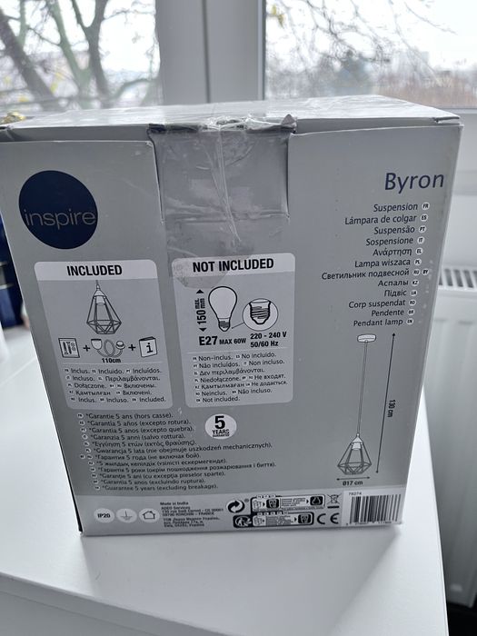 Vand 2 bucatii de lustra