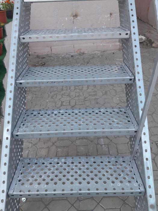 Scări metalice galvanizate la orice demisiune asiguram transport ori u