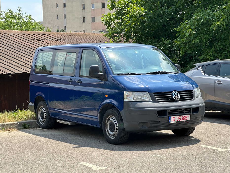Inchiriez Volkswagen Transporter 8+1 - MASINA DE INCHIRIAT