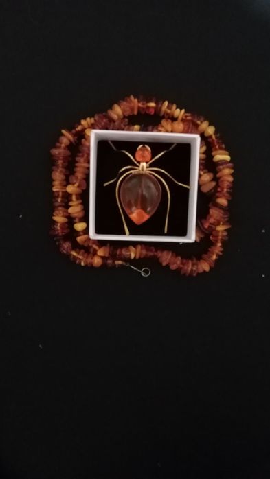 Янтарь натуральный брошь