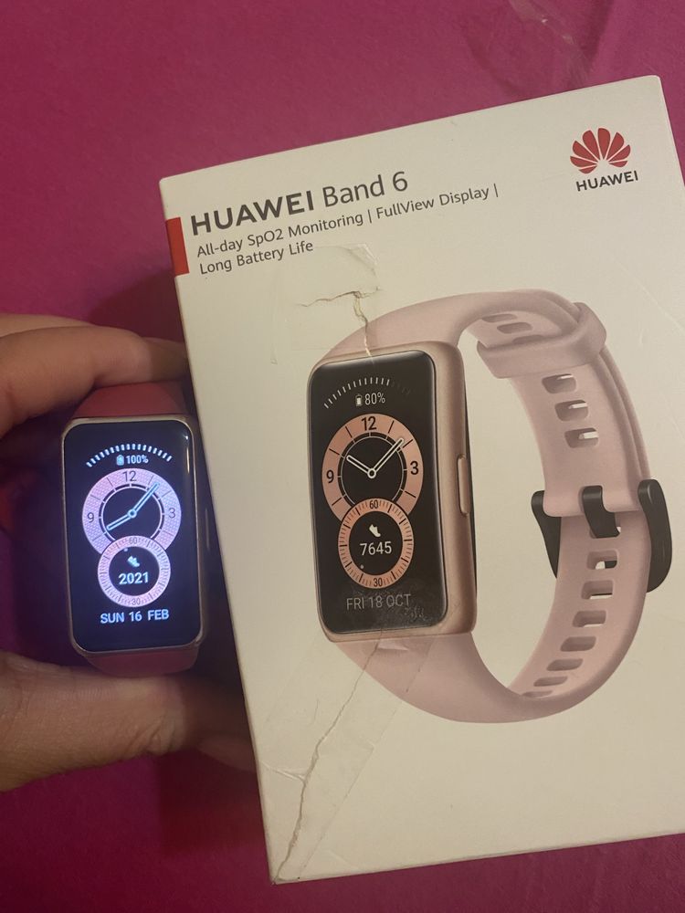 Часовник Huawei band 6