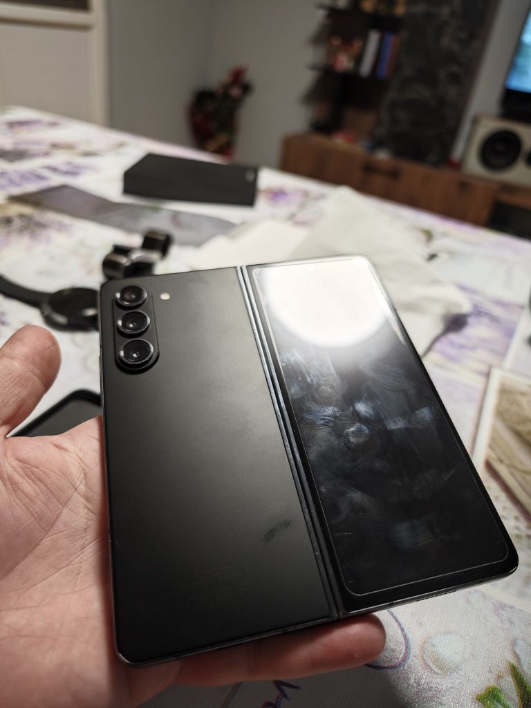 Samsung Galaxy Fold 5 Phantom Black 256GB + Galaxy Watch 6 44mm