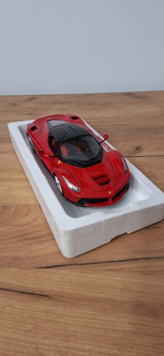 Machete bburago 1/18