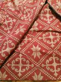 Жакардов килим в топли цветове, двулицев.