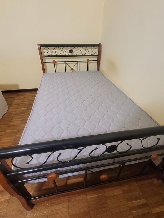 Продаётся кровать б/у