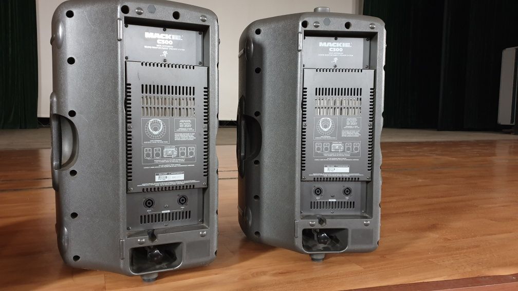 Пасивни тонколони MACKIE C300