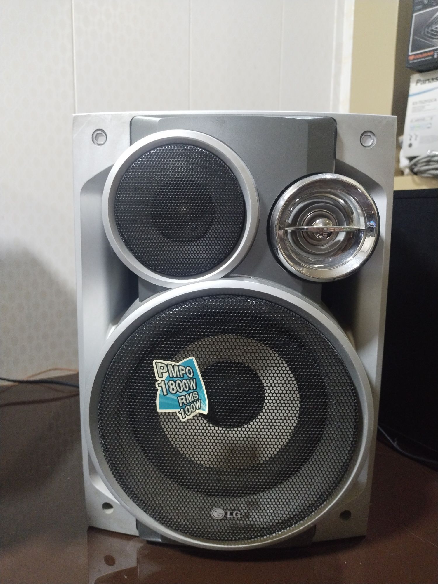 Музыкальный центр LG LM-D2540