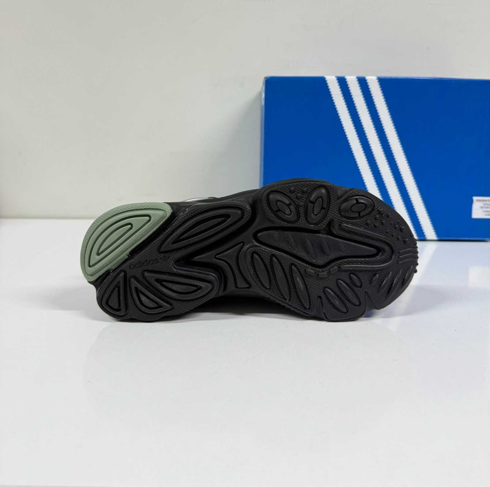 Adidas  OZWEEGO  Black