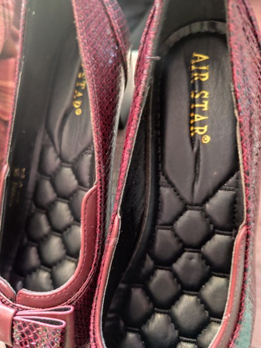 Дамски обувки във вишнав цвят пролетни