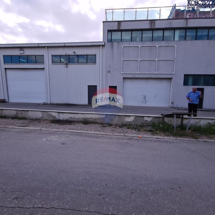 Дава се под наем Промишлена сграда в Варна, Западна промишлена зона - 867 кв.м за 6900 € - Снимка #2