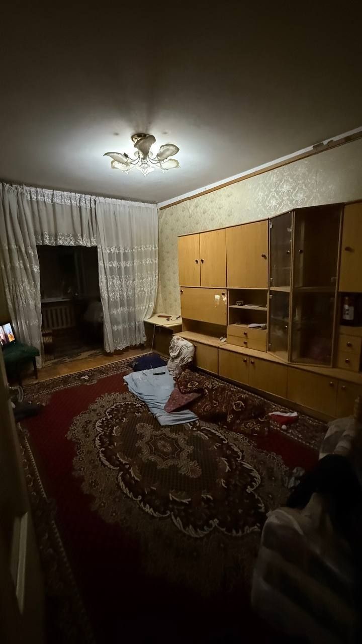 Юнусабад 19  2/2/4. Бал 2х3+2х3  64м2  улучшена