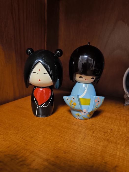 Set 2 păpuși decorative japoneze din lemn pictat manual