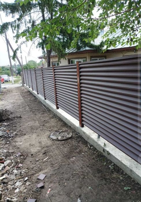 Garduri din sipca metalica, panouri stil jaluzele, tabla cutata, plasă