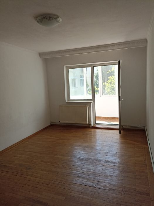 Proprietar vând apartament 3i camere  Pitești