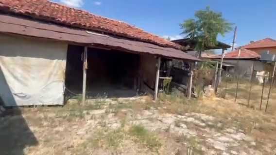 КЪЩА с РЗП 100 кв.м., двор 800 кв.м., село Иван Вазово