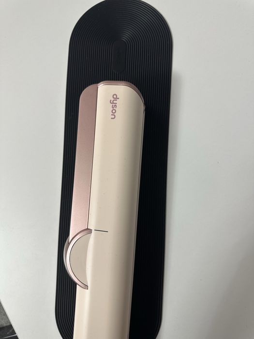 Dyson airstrait преса