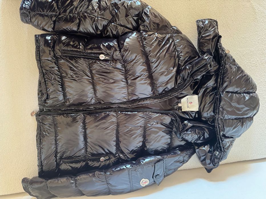 Чисто ново яке на Moncler