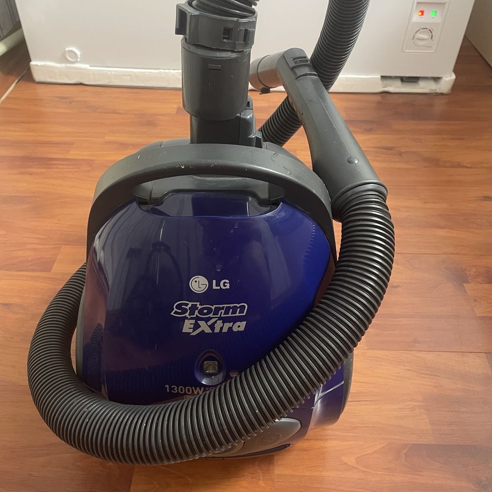 Пыльесос LG 1300W,