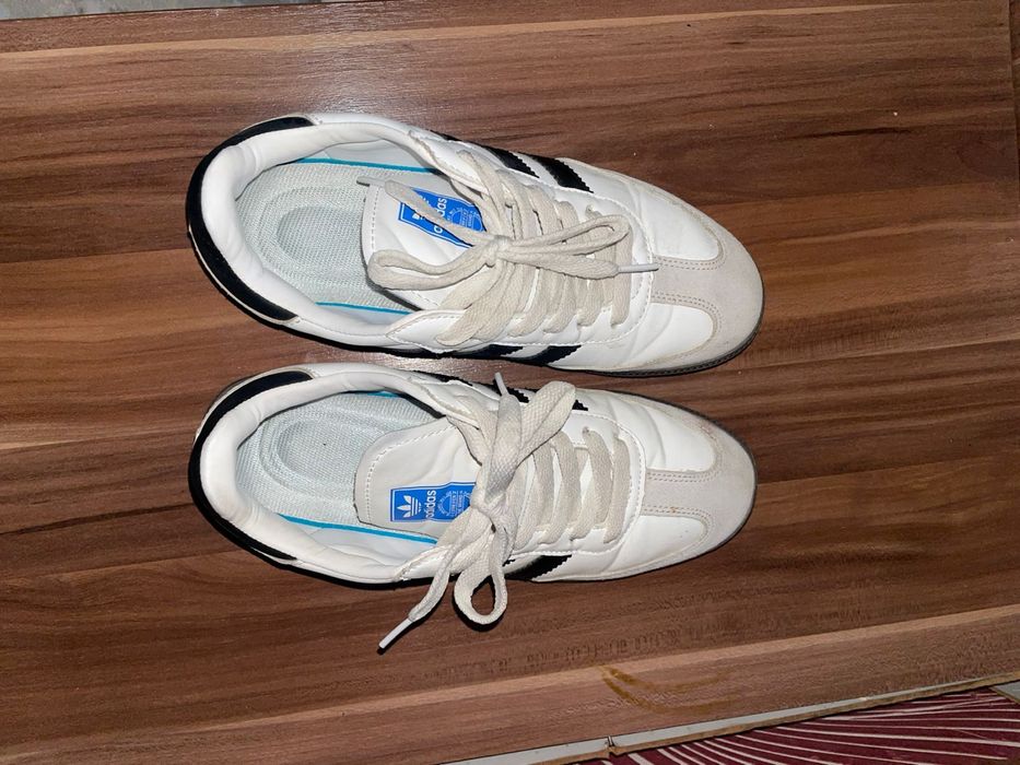 Кроссовки женсженские