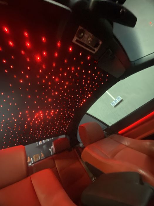 Montez plafon înstelat și lumini ambientale