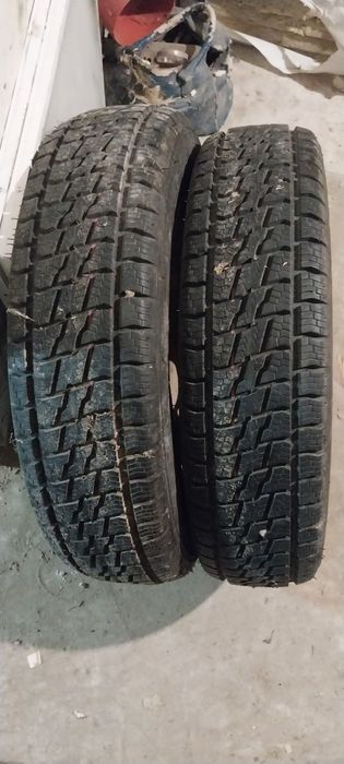 Продам 2 колеса на ниву.