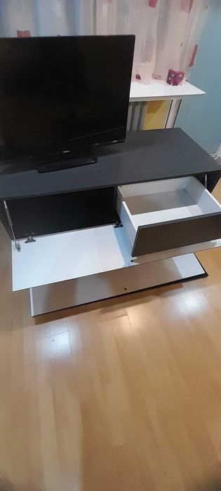 comoda TV                                                   ,