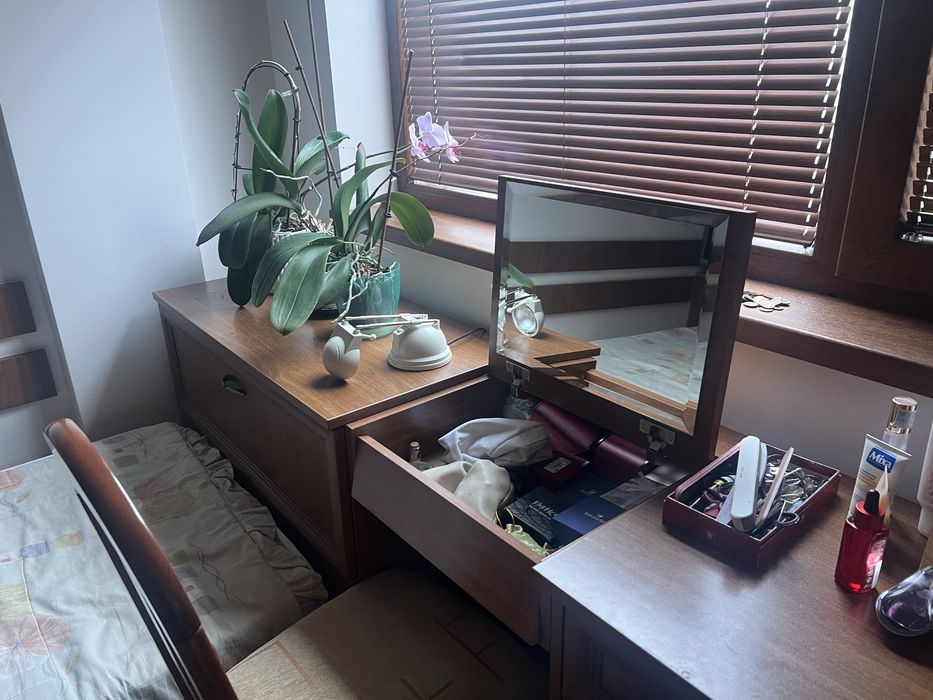 Обзавеждане за стая с легло 90х180