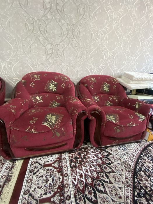 Продается мягкая мебель диван с креслами