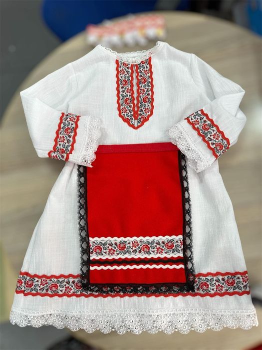 Народни носии за празник